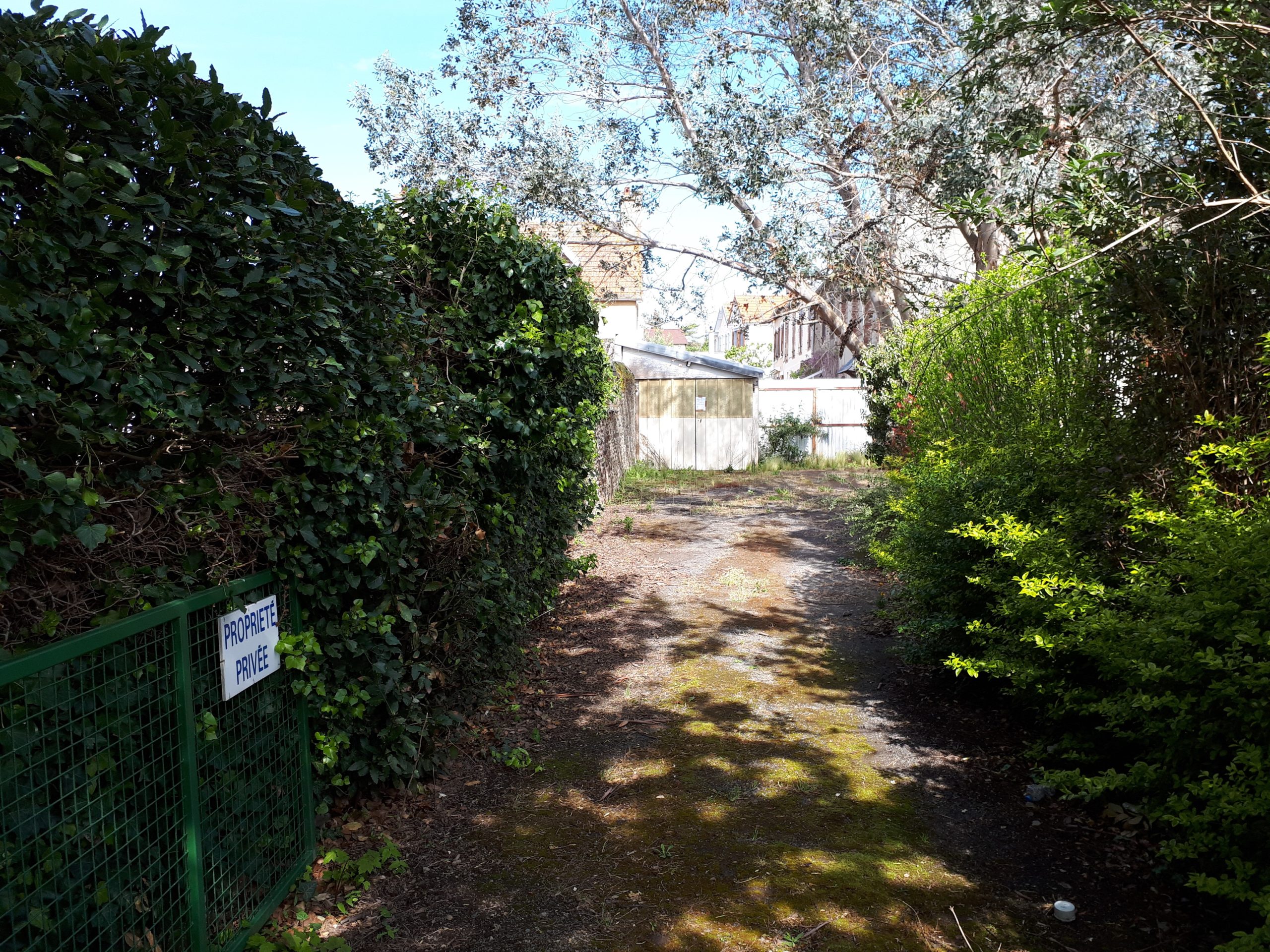 Le garage de la Ville situé au bout de l’actuelle rue sans issue de la Briqueterie va être démoli.