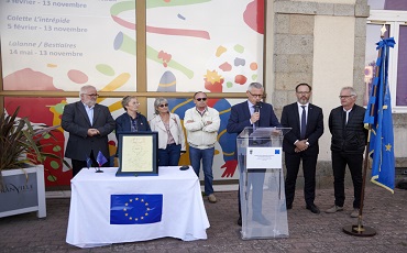 Intervention de Gilles Ménard en présence de Bertrand Bouyx, Stéphane Sorre et les représentants des comités de jumelage de Granville crédit: B. Croisy - coll. Ville de Granville