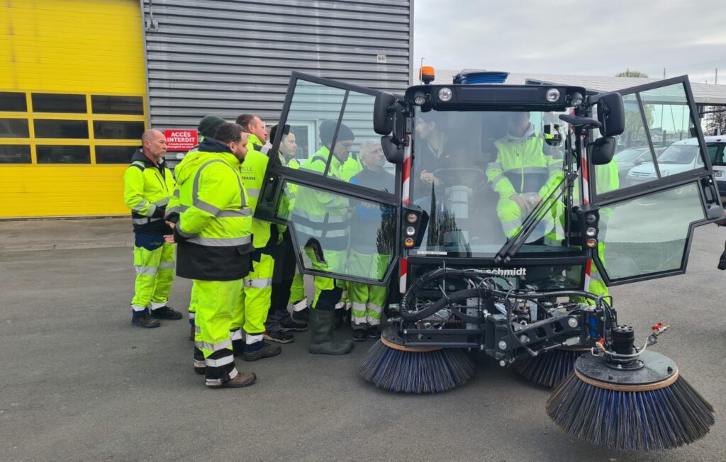 Balayeuse service propreté urbaine Granville Balayeuse service propreté urbaine Granville